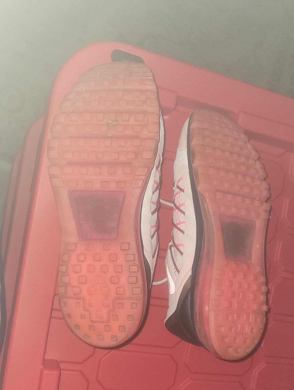 Nike Women’s Pink and White Air Max Running Shoes - Picture 6 of 9